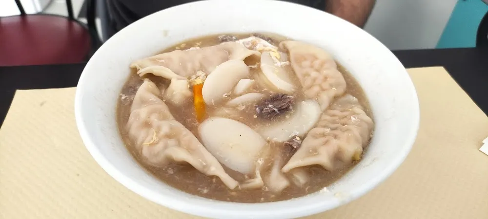 Soupe Aux Raviolis Et Rondelles de Pâtes de Riz